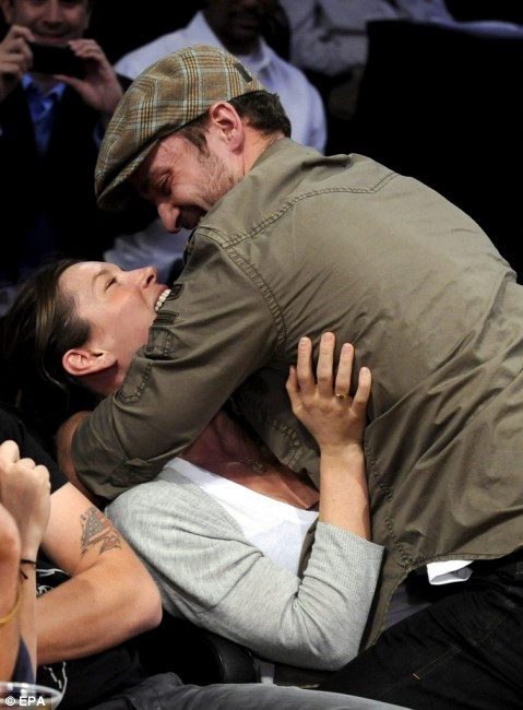 Justin-Timberlake-and-Jessica-Biel-Engaged